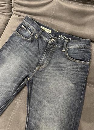 Мужские джинсы бренда gap