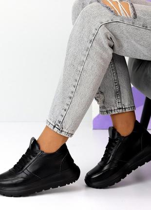 Базові чорні шкіряні жіночі кросівки натуральна шкіра класика9 фото