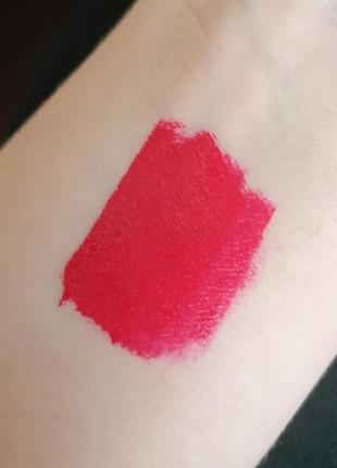 Рідка червона помада з синім підтоном від mac love me liquid lipcolour9 фото