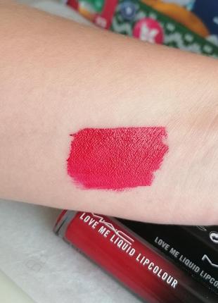 Рідка червона помада з синім підтоном від mac love me liquid lipcolour10 фото