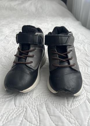 Теплі кросівки . утеплені кросівки сірі з чорним sinsay