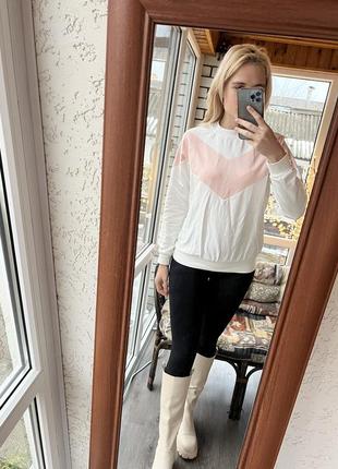 Білий світшот з рожевою вставкою