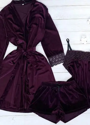 Бархатний халат і шорти з майкою