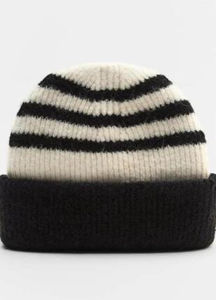 Черно белая в полоску полосочку шапка шапочка zara