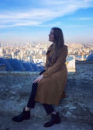 Замшевий плащ stradivarius