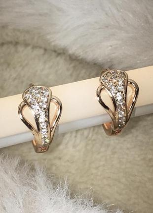 Серьги сережки серёжки маленькие кольца колечки круглые с камнями камушками стразами бриллиантами блестящие золотистые золотые под золото