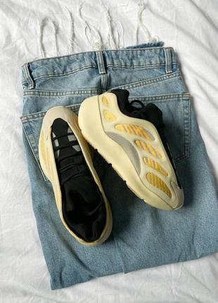 Кросівки чоловічі / жіночі жовті adidas yeezy boost 700 v3 saflower