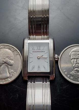 Max azria кварцовий жіночій годинник