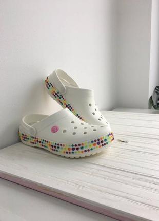 Крокси crocs crocband logo white жіночі крокси сабо крокбенд