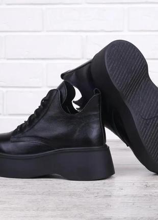 Ботинки женские кожаные на платформе черные со шнуровкой5 фото
