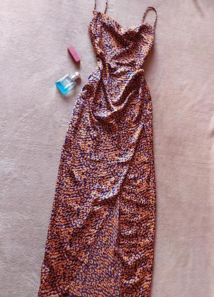 Невероятное длинное эффектное платье в бельевом стиле с разрезом на ножке