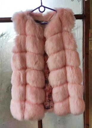 Женская яркая жилетка из эко меха, пудровая, розовая, очень красивая4 фото