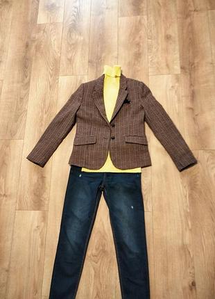 Красивый и стильный пиджак zara.