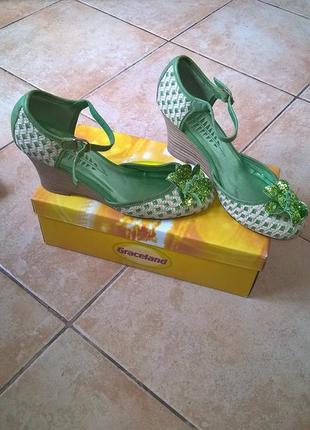 Босоножки женские