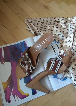 Шлепанцы на каблуке