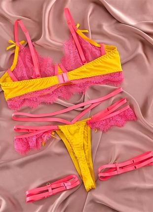 Женское сексуальное нижнее белье яркое розовое с подвязками2 фото