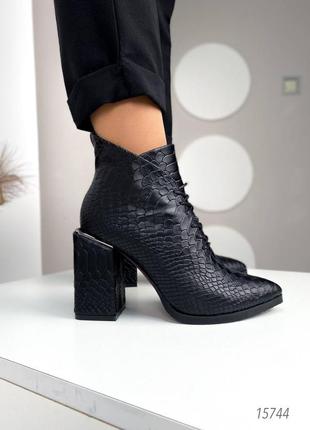 Натуральні шкіряні демісезонні ботильйони під пітон на байці з гострим носом 40р.