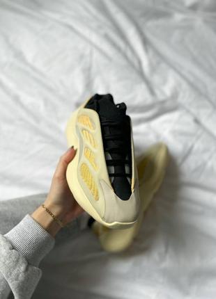 Кроссовки adidas yeezy 700 v3 beige gold grey black2 фото