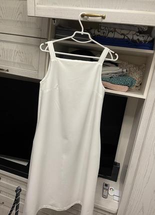 Свободное платье белого цвета