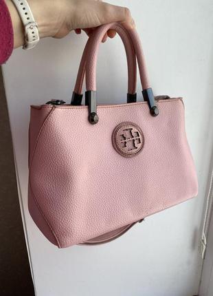 Рожева пудрова сумочка з ручками та ремінцем3 фото