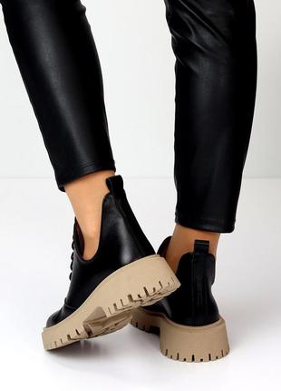 Натуральні шкіряні чорні черевики - туфлі на шнурівці на світло - бежевій підошві7 фото