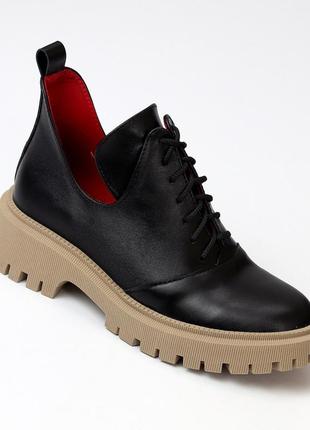 Натуральные кожаные черные ботинки - туфли на шнуровке на светло - бежевой подошве9 фото