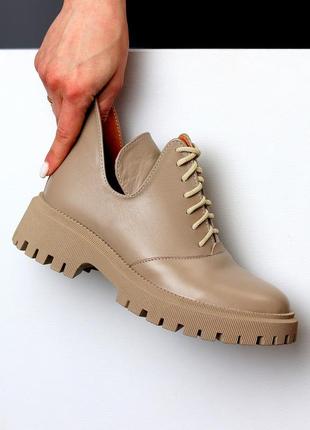 Натуральные кожаные бежевые ботинки - туфли на шнуровке