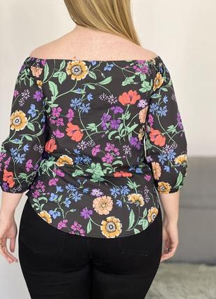 Актуальная цветочная блуза топ со спущенными плечами No15110 фото