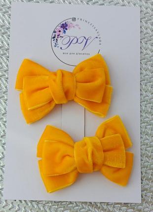 Оксамитові бантики
