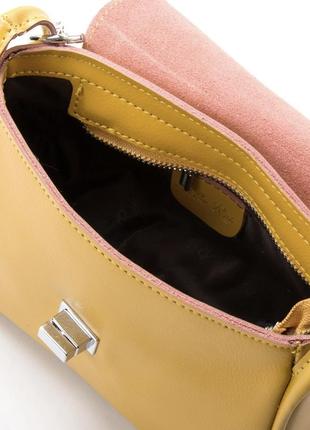 Женская стильная кожаная сумка-клатч кроссбоди / женская сумочка с цепочкой через плечо желтая4 фото