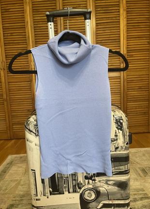 Топ з горловиною