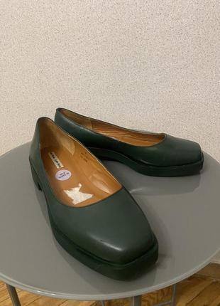 Зелені шкіряні туфлі балетки лодочки