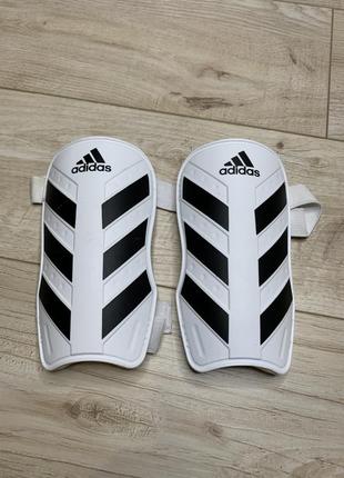 Щитки adidas everlite