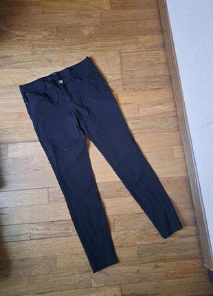 Чорні брюки штани