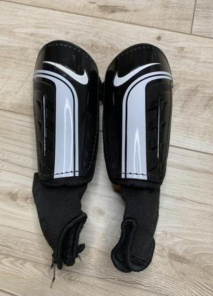 Щитки футбольні nike1 фото