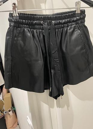 Шорти bershka