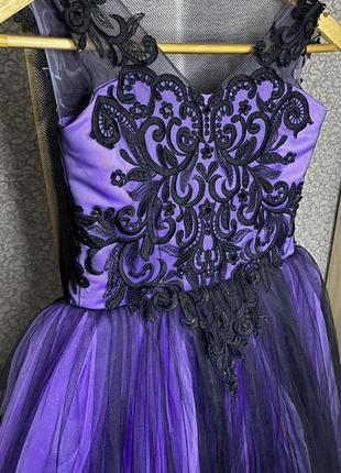 Плаття, сукня бальна фіолетового кольору з чорними ажурними вставками3 фото