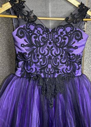 Плаття, сукня бальна фіолетового кольору з чорними ажурними вставками4 фото