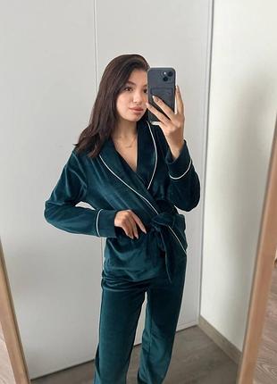 Красивий велюровий набір для дому