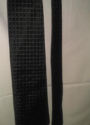 Красивый черный галстук