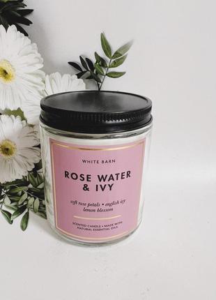 Свічка rose water &amp; ivy від bath and body works