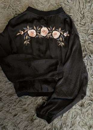 Стильна блуза з вишивкою zara basic2 фото