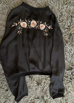 Стильна блуза з вишивкою zara basic