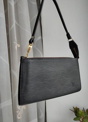 Сумка louis vuitton black epi leather pochette  шкіряна сумка lv сумочка louis vuitton