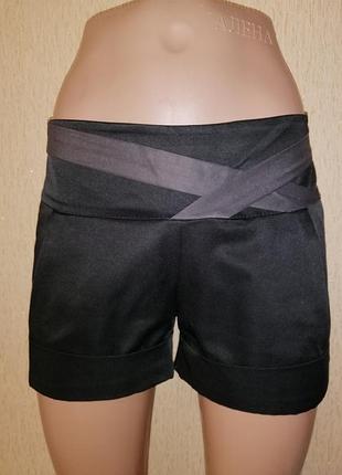 Красивые короткие женские шорты