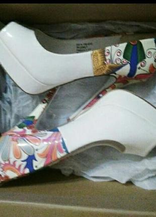 Белые туфли