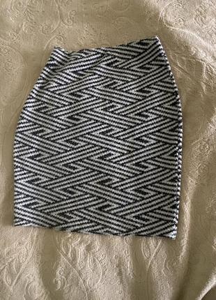 Теплая мини юбка в геометрический принт1 фото
