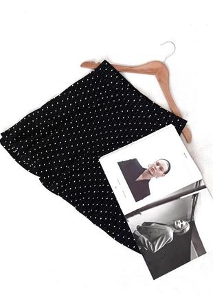 Стильная черная юбка в белый горох