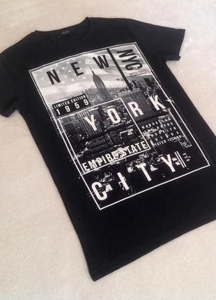 Стильная футболка с принтом