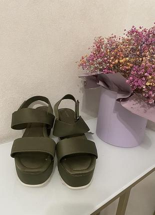 Босоніжки reserved